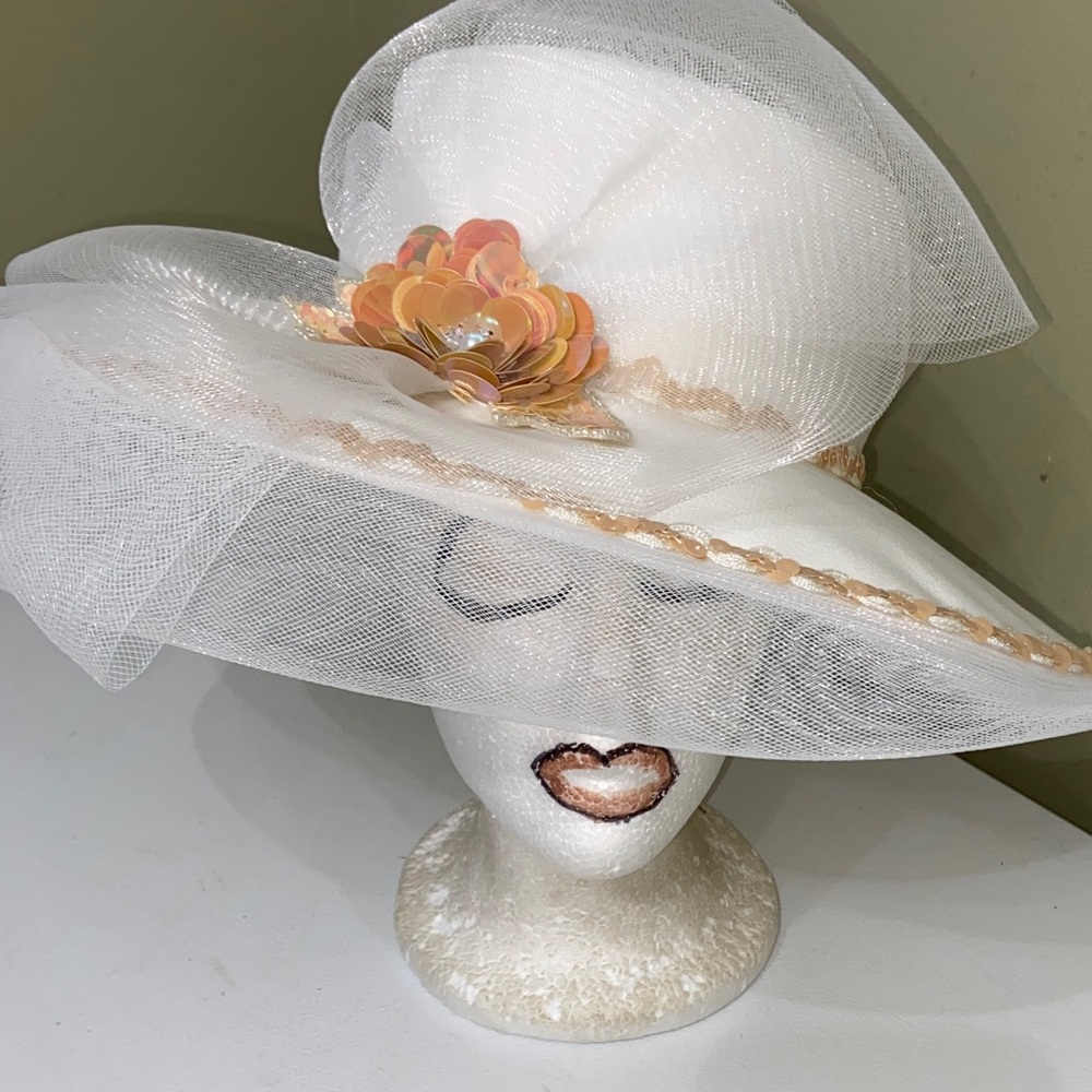 Gorgeous NWT Dress Hat / Church Hat by Lisa Rene’